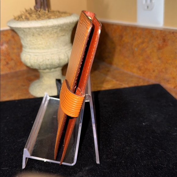 Louis Vuitton Tan Agenda/Passport Holder, EUC - Picture 4 of 8